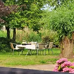 לינה וארוחת בוקר Luxe Bloemenzicht 4 Personen, Bnb, 10 Minuten Zee 4*