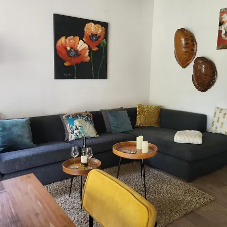 Luxe Bloemenzicht 4 Personen, Bnb, 10 Minuten Zee * Breezand