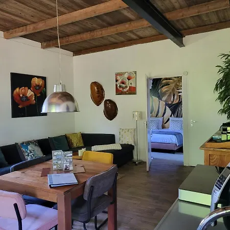 Bed & Breakfast Luxe Bloemenzicht 4 Personen, Bnb, 10 Minuten Zee *