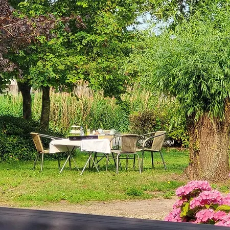 Bed & Breakfast Luxe Bloemenzicht 4 Personen, Bnb, 10 Minuten Zee *