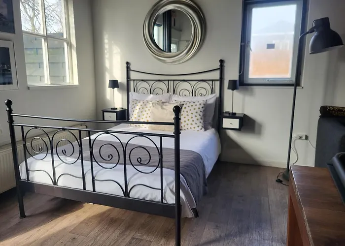 Panzió Luxe Bloemenzicht 4 Personen, Bnb, 10 Minuten Zee Breezand