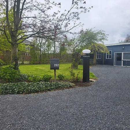 Luxe Bloemenzicht 4 Personen, Bnb, 10 Minuten Zee Breezand